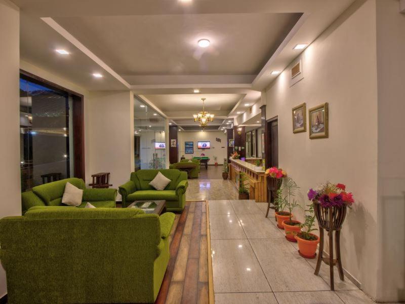 The Katoch Grand Resort Manāli Εξωτερικό φωτογραφία