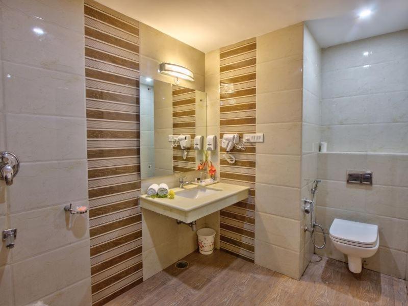 The Katoch Grand Resort Manāli Εξωτερικό φωτογραφία